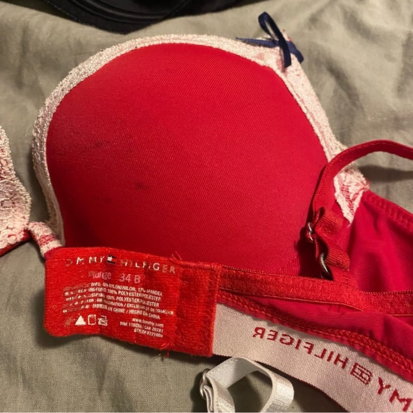 Lightly worn/new 34 B Bras - Picture 2 of 4